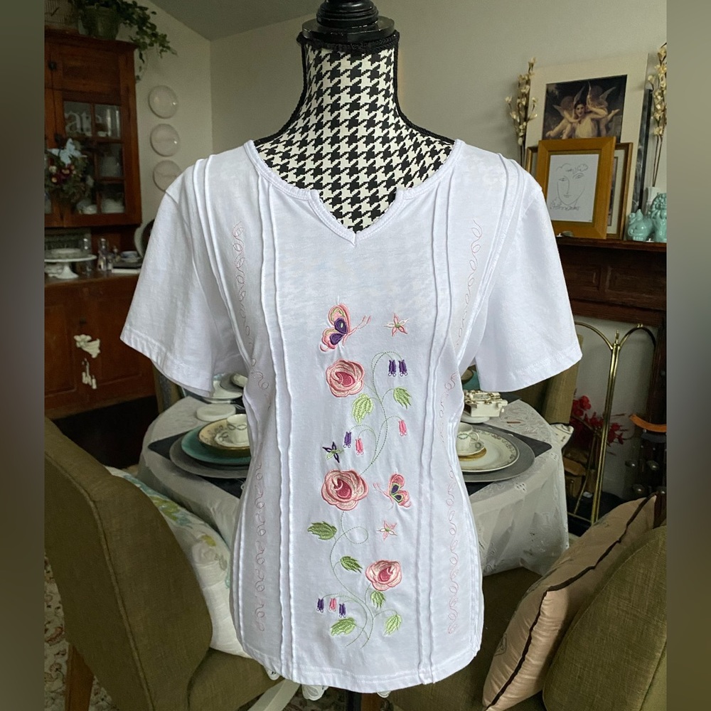 COUNTRY STORE White Floral Embroidered Top Size L
